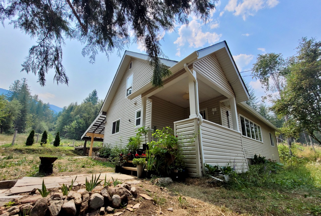 Real Kootenays: West Kootenay Real Estate: Your dream home starts here